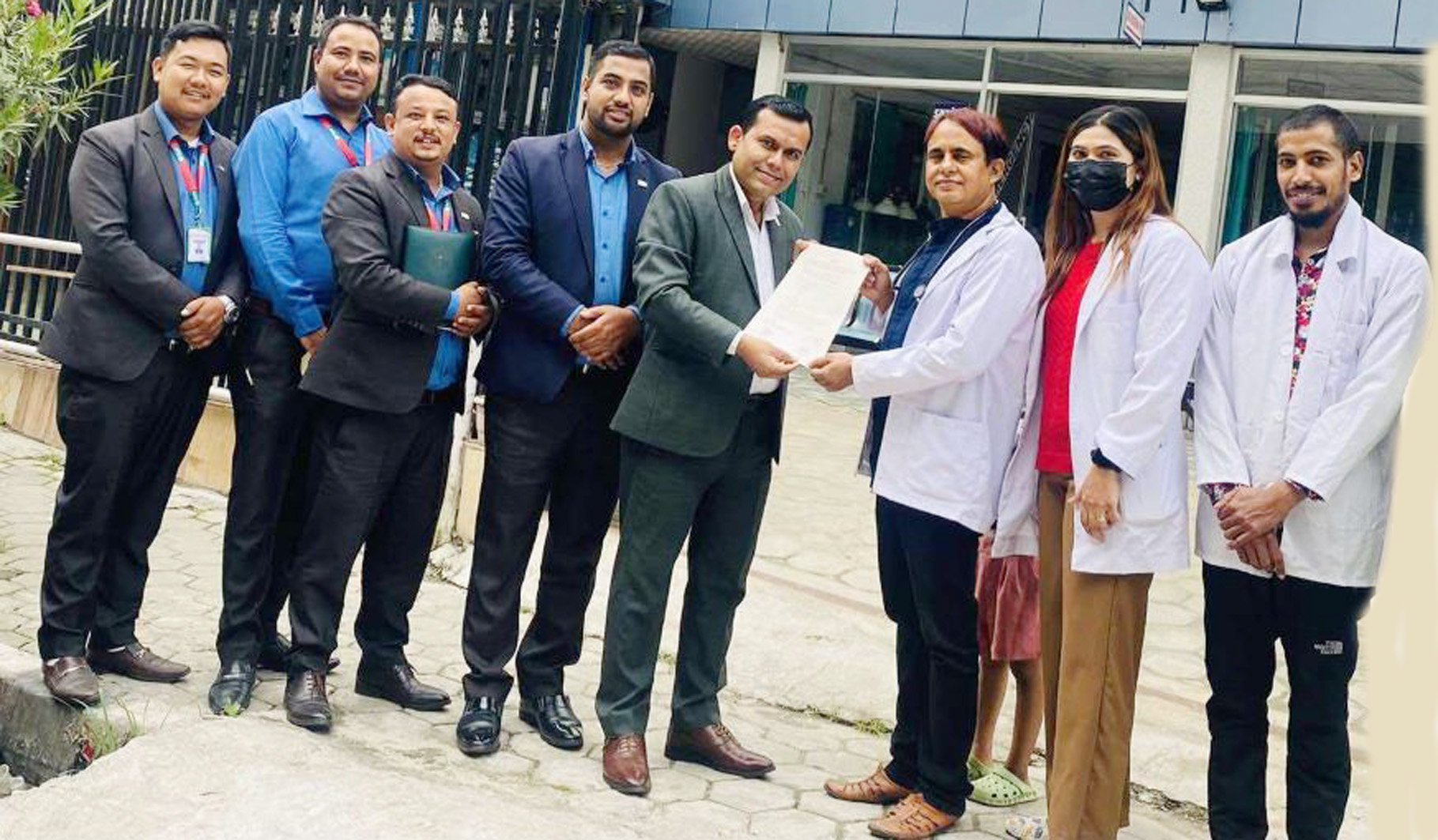 नेचुरल सहकारीलाई पिपल्स लाईफ केयर अस्पतालले उपचारमा छुट दिने